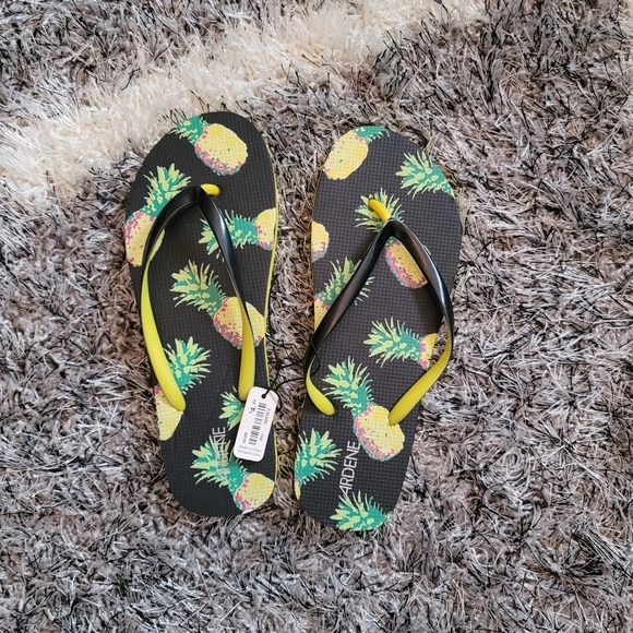 🎈3/$15 - NWT - Pineapple Flip Flops - Picture 2 of 2
